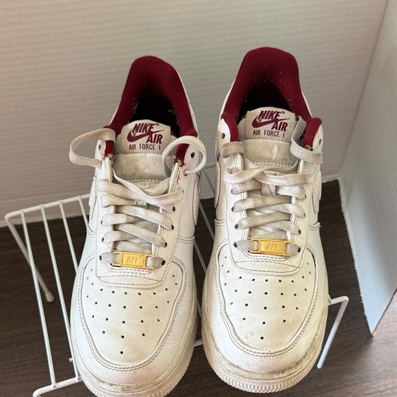 Nike Air Force 1 Women's Sneakers White and Burgundy Size 7 - Picture 3 of 7